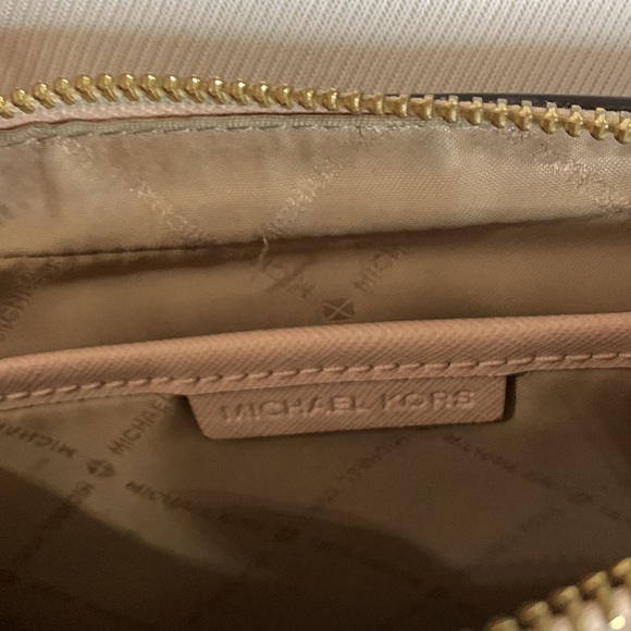 COPY - Pink square Michael Kors cross body with gold links - Picture 6 of 6